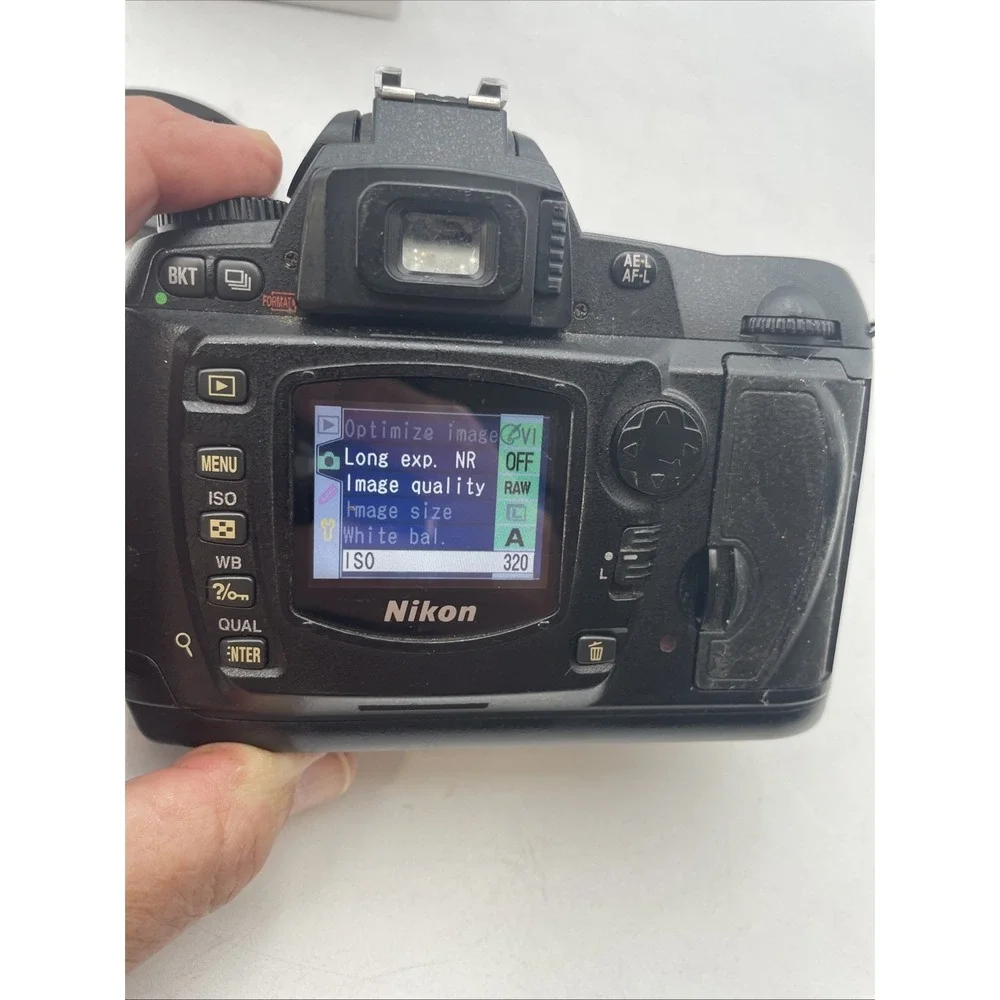 Nikon D70S 6MP Digital SLR Camera Body Only+Battery+Strap+Case TESTED